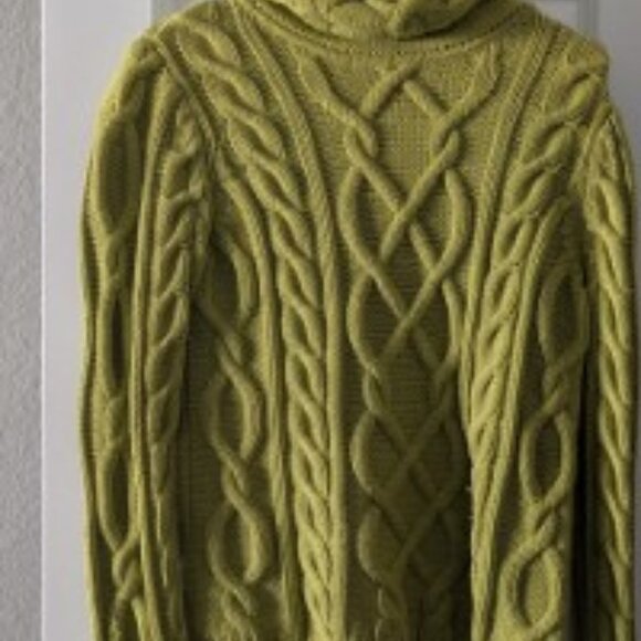 Turtleneck braid knit sweeter in moss green - Picture 2 of 5